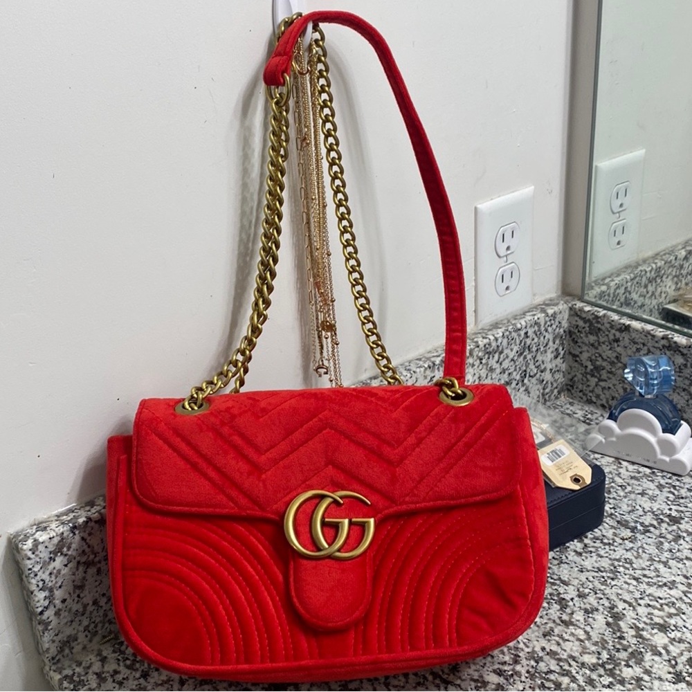 GUCCI GG Marmont Chain Flap velvet crossbody bag
Worn twice. Got it 2 years ago